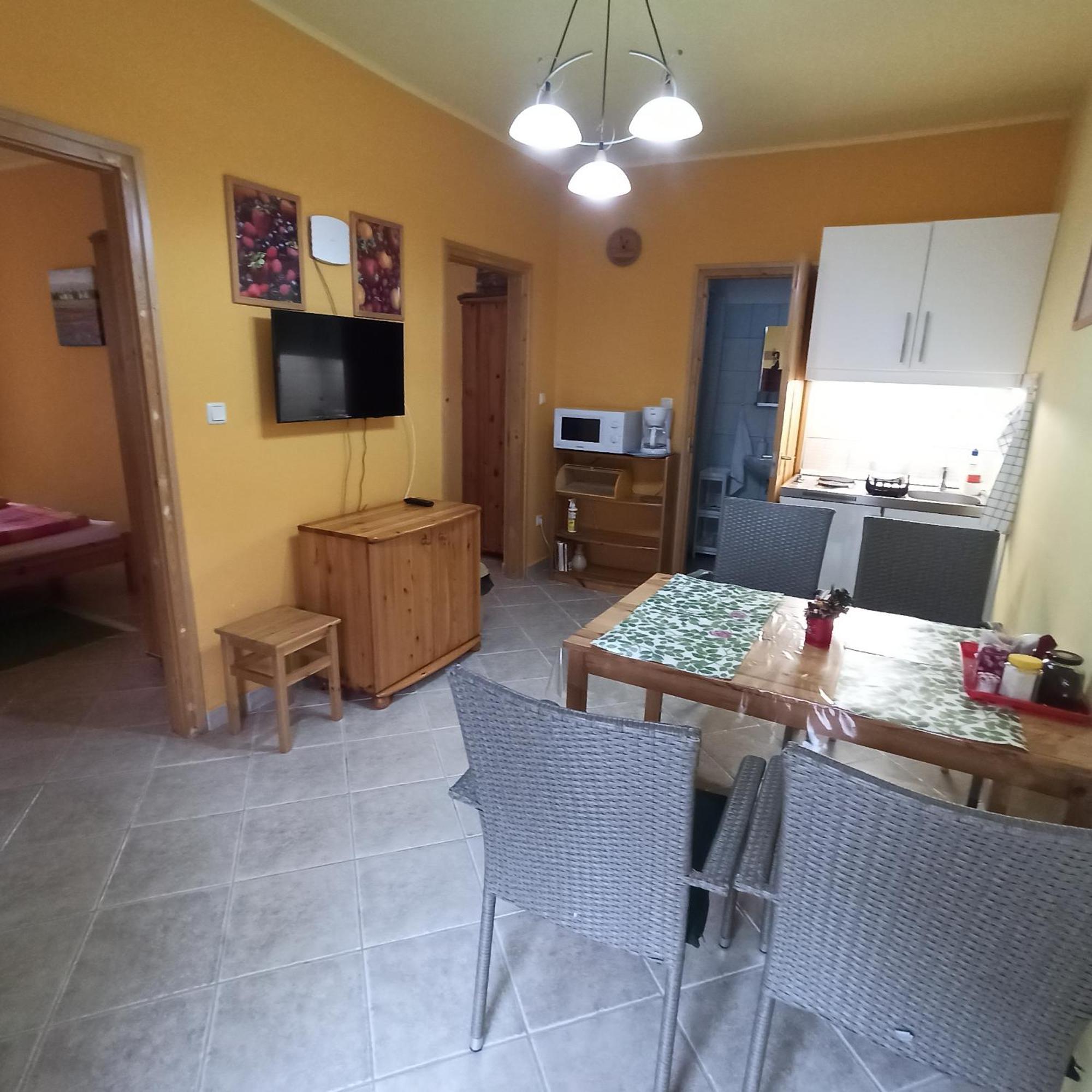Franciska Portaja Apartment Igal Luaran gambar