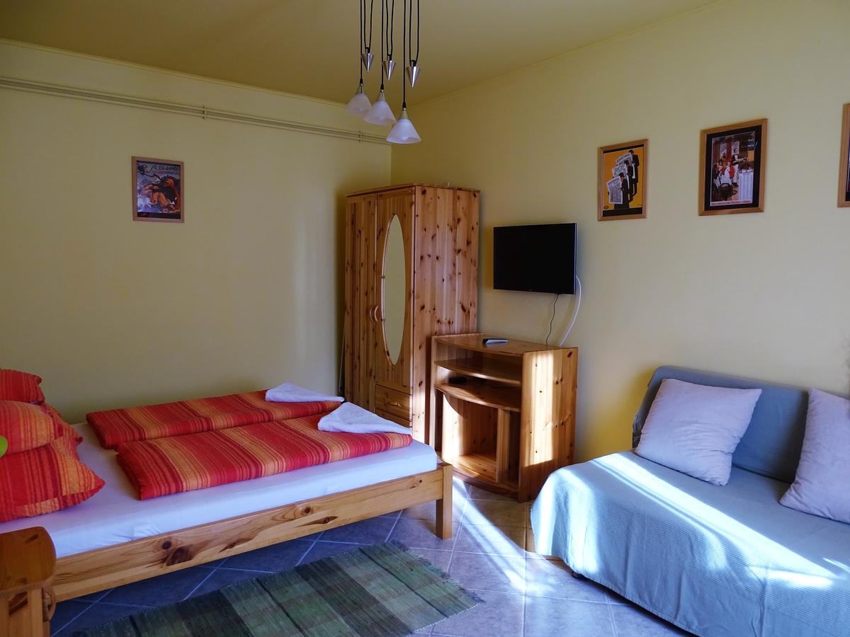 Franciska Portaja Apartment Igal Luaran gambar